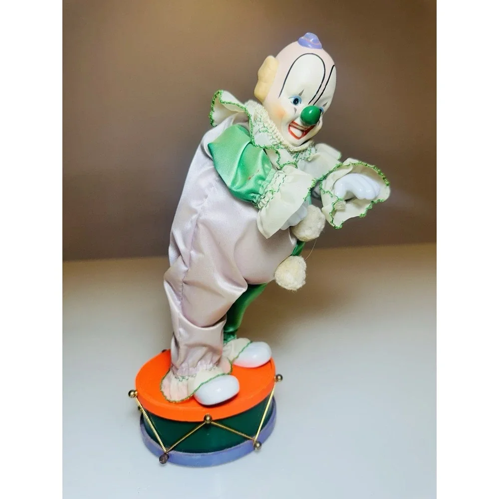Victoria Ashlea Originals Benny Clown Music Box Plays Send In The Clowns